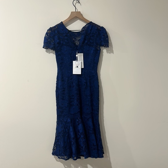 NEW • Gal Meets Glam • Women’s EVE LACE MIDI DRESS IN Navy BLUE 0 Trumpet Skirt - Picture 3 of 4